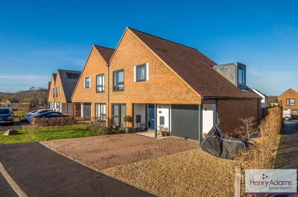 Property photo 1 of 31