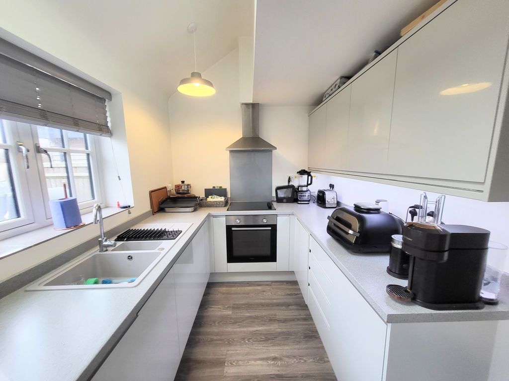 Property photo 2 of 9 Kitchen