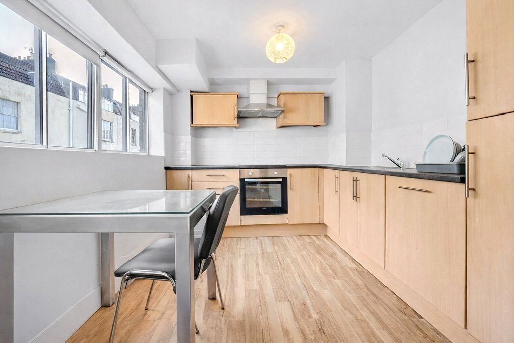 Property photo 2 of 10 Picture No. 17