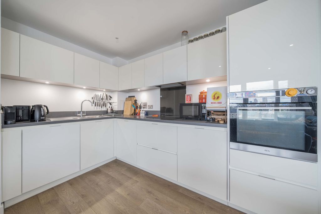 Property photo 1 of 20 Kitchen