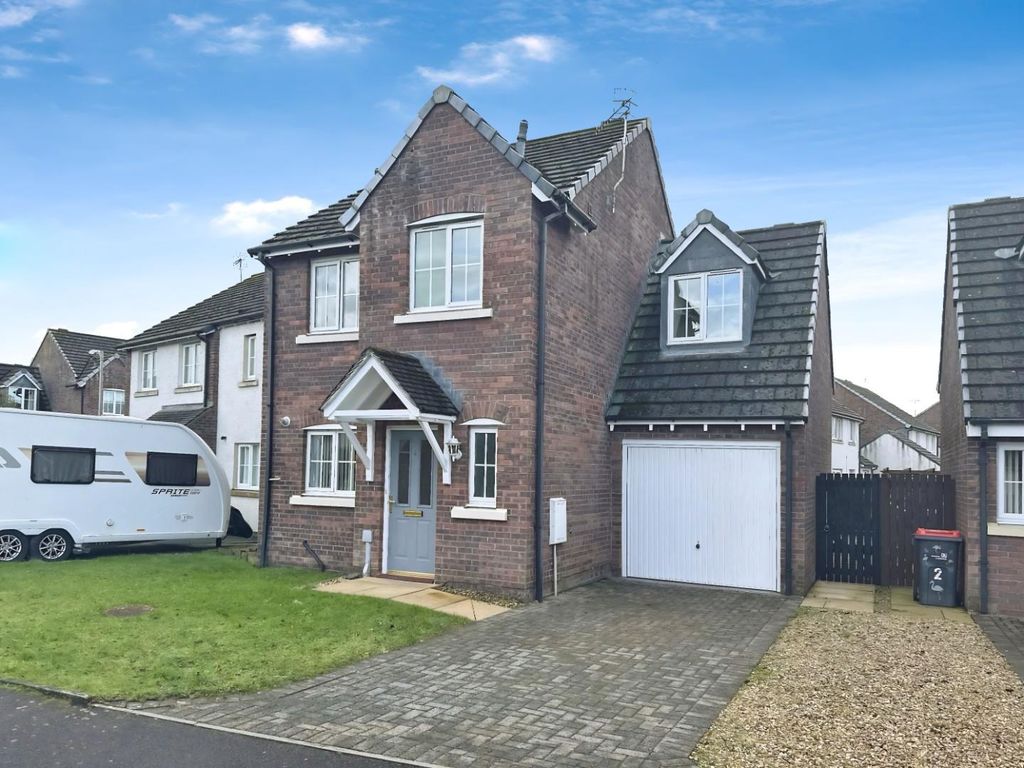 Property photo 1 of 20 Garage