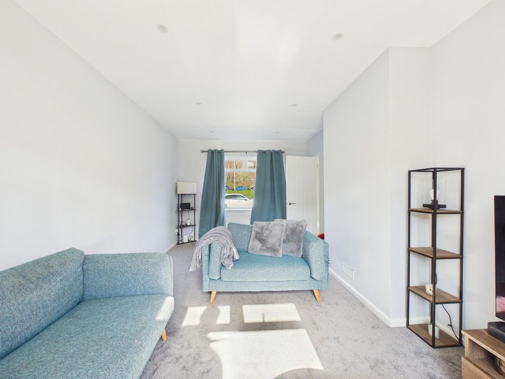 Property photo 3 of 9 Cam01268G0-Pr0442-Still003.Jpg