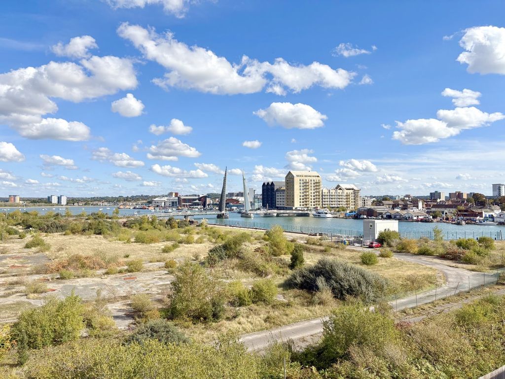 Property photo 2 of 31