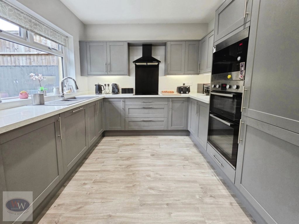 Property photo 2 of 22 Kitchen