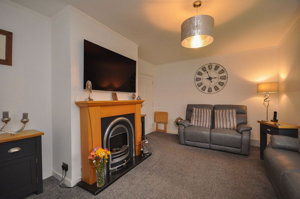 Property photo 2 of 27