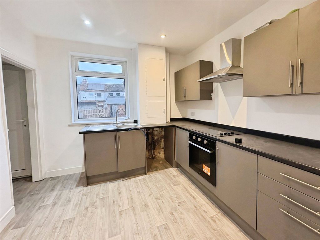 Property photo 2 of 12 Kitchen