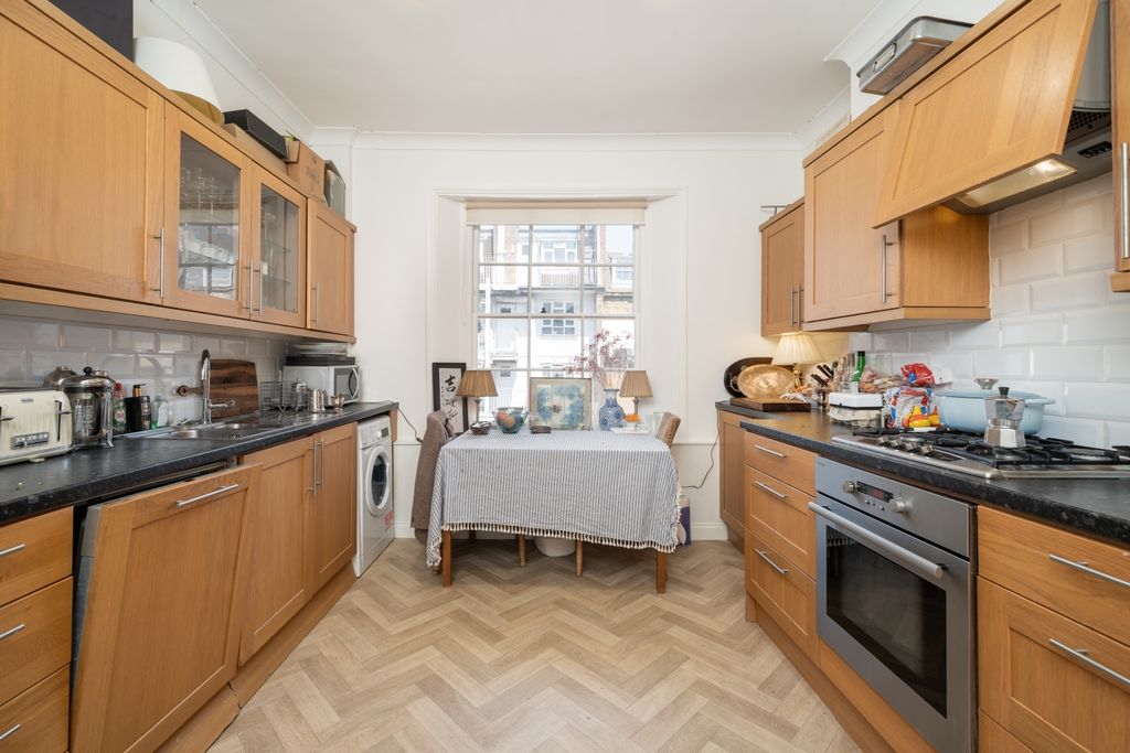 Property photo 2 of 9 Kitchen