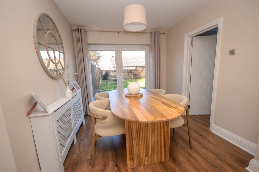 Property photo 3 of 17 Dining Room