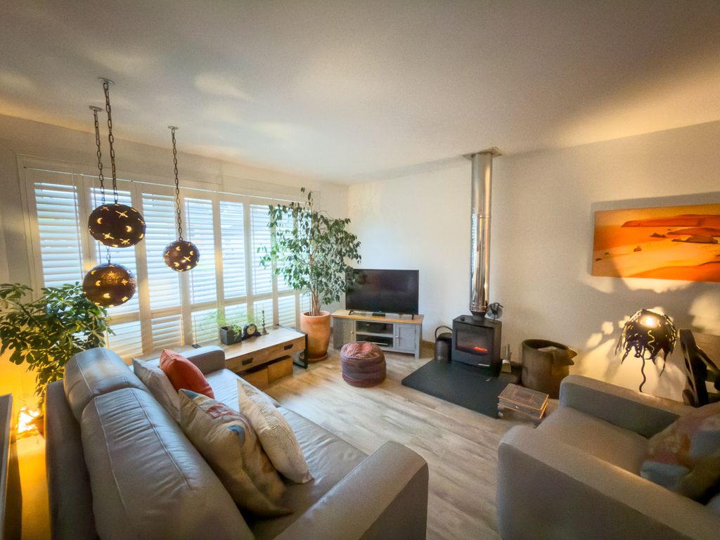 Property photo 2 of 24