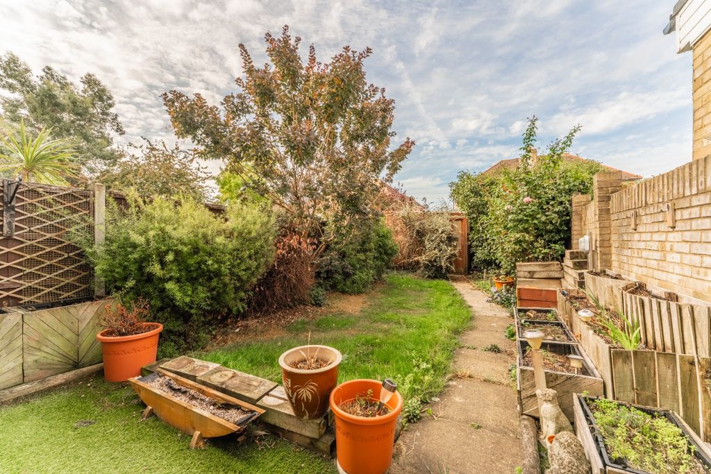 Property photo 3 of 15 5896044