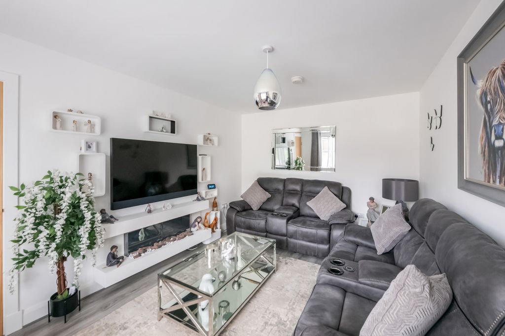 Property photo 2 of 29