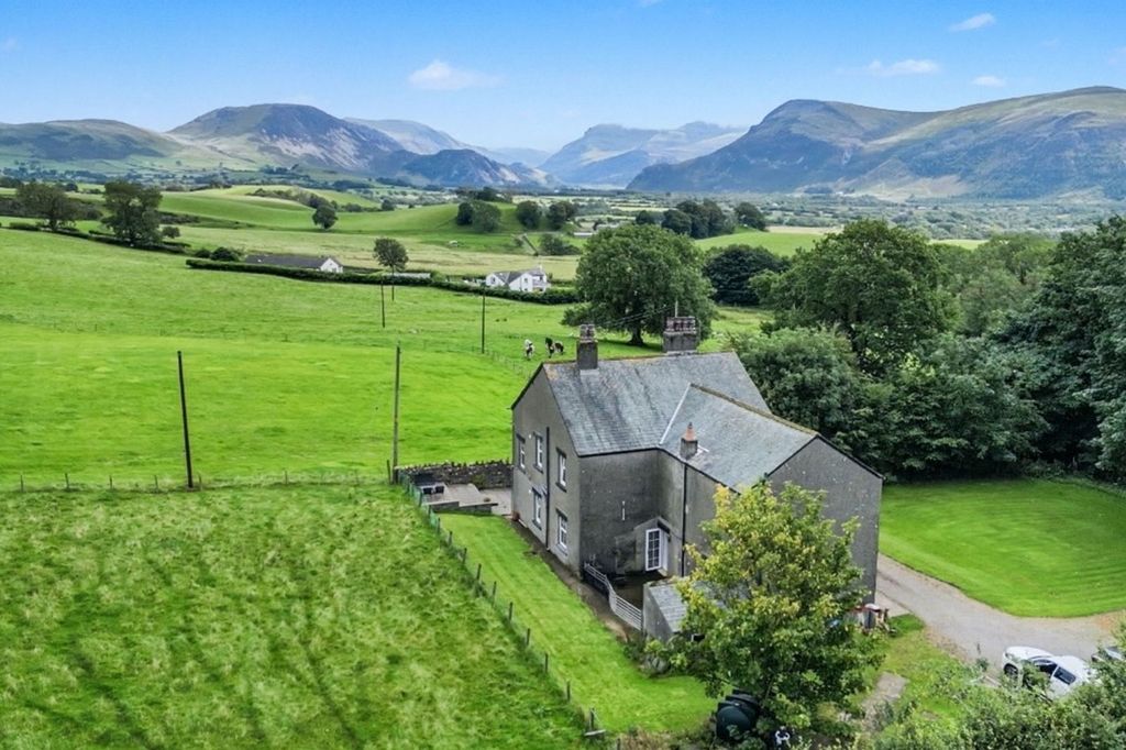 Property photo 1 of 32