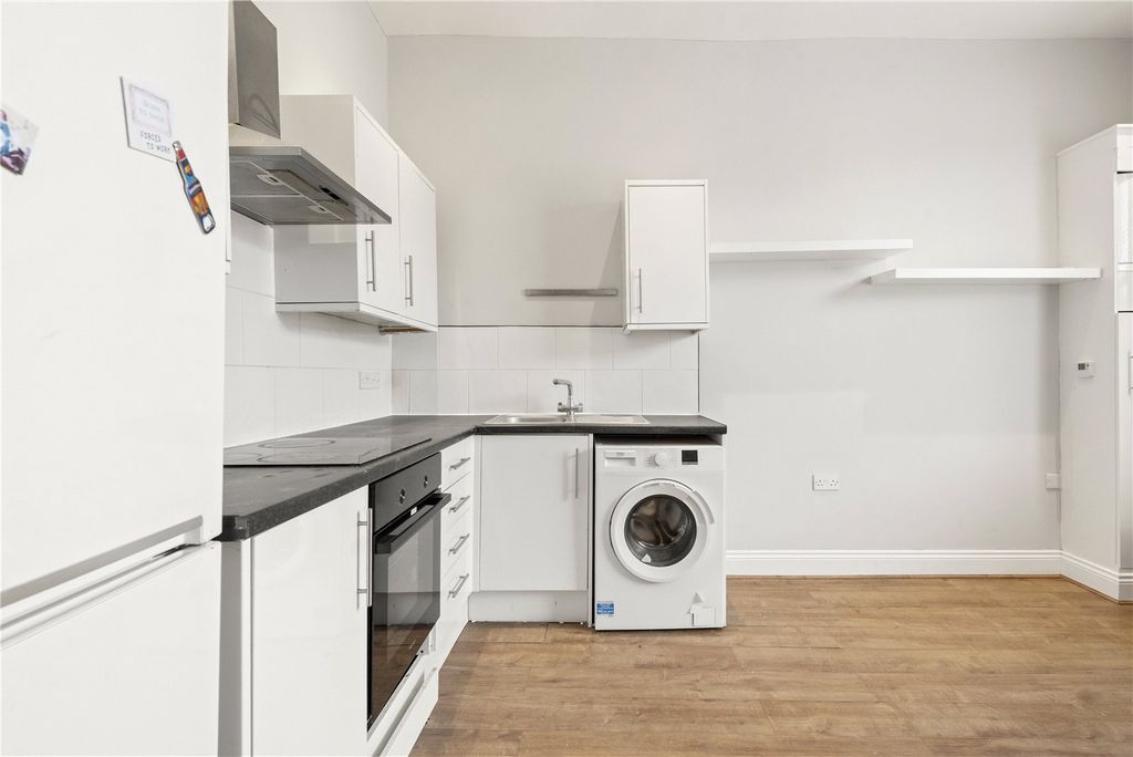 Property photo 3 of 10 Kitchen