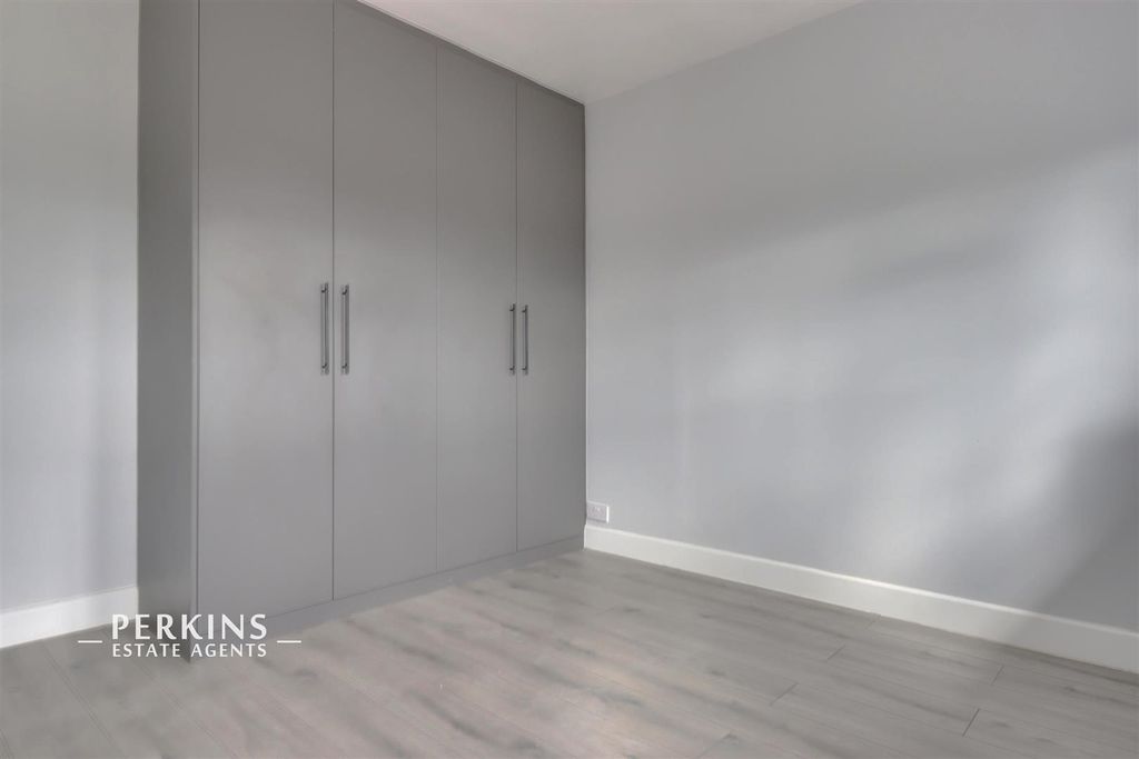 Property photo 3 of 6 Bed 3.Jpg