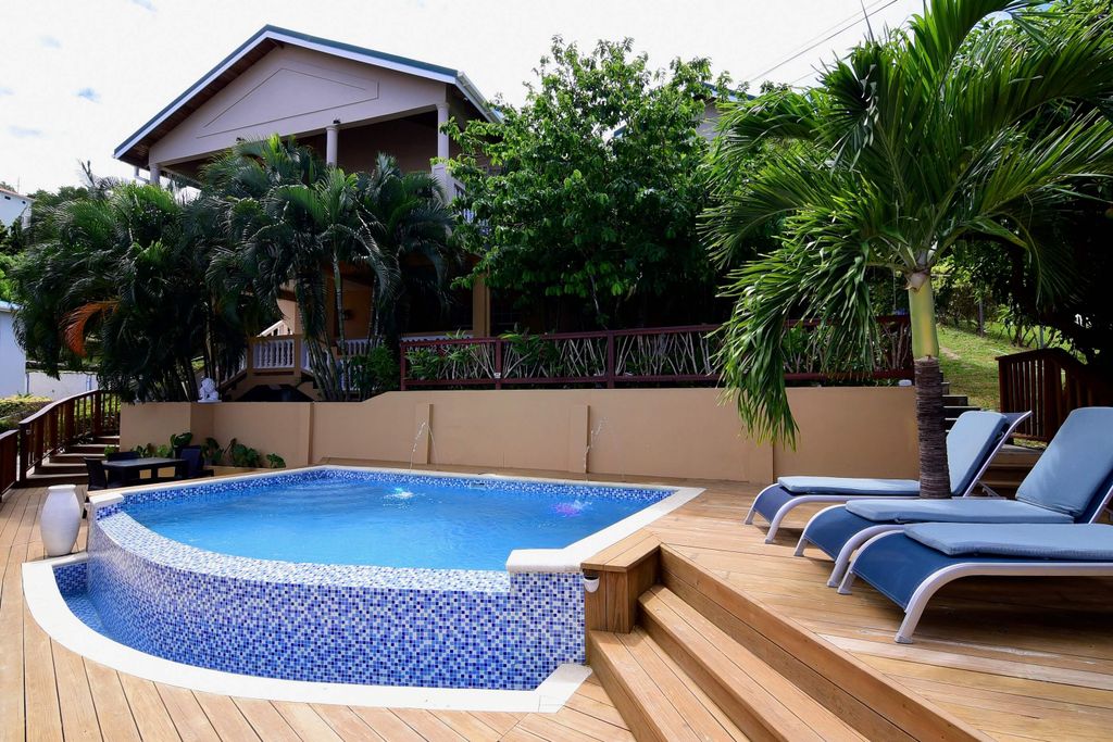 Property photo 1 of 18