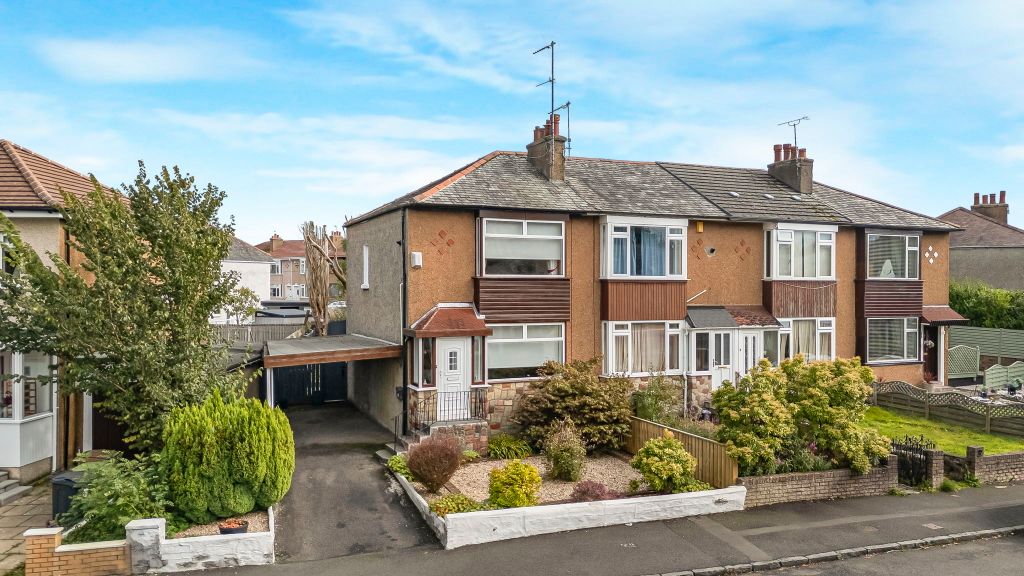 Property photo 1 of 21 2-Web-Or-Mls-16 The Oval_34