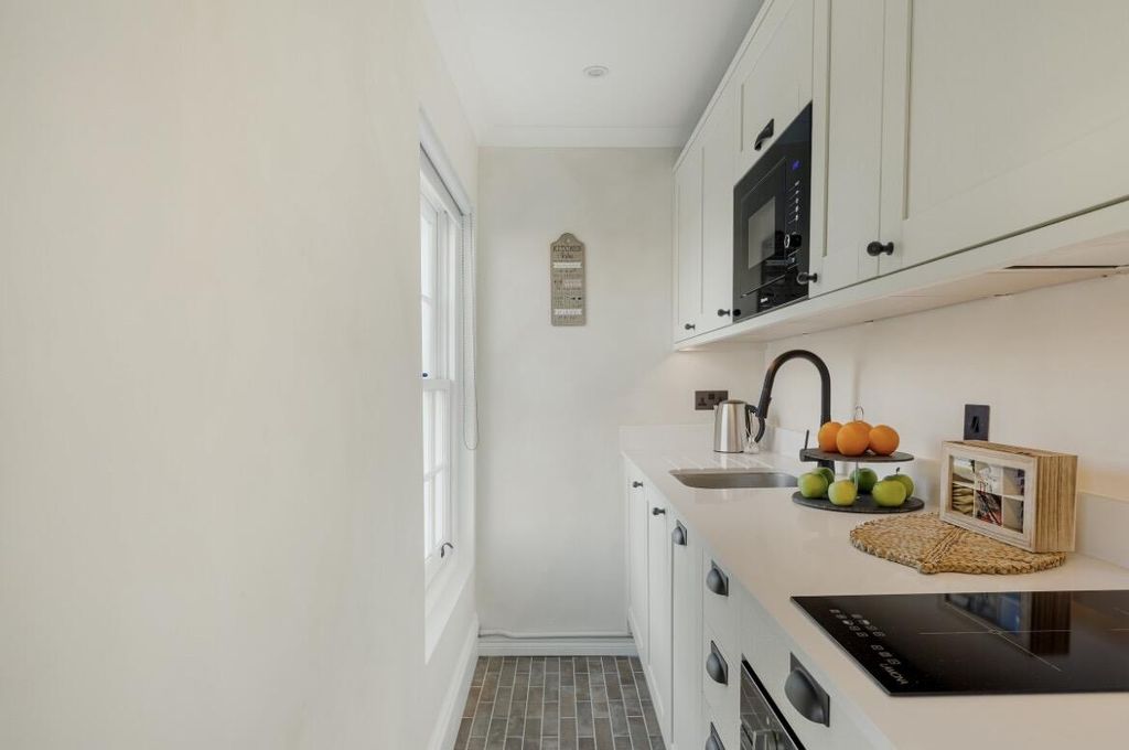 Property photo 2 of 5 Kitchen