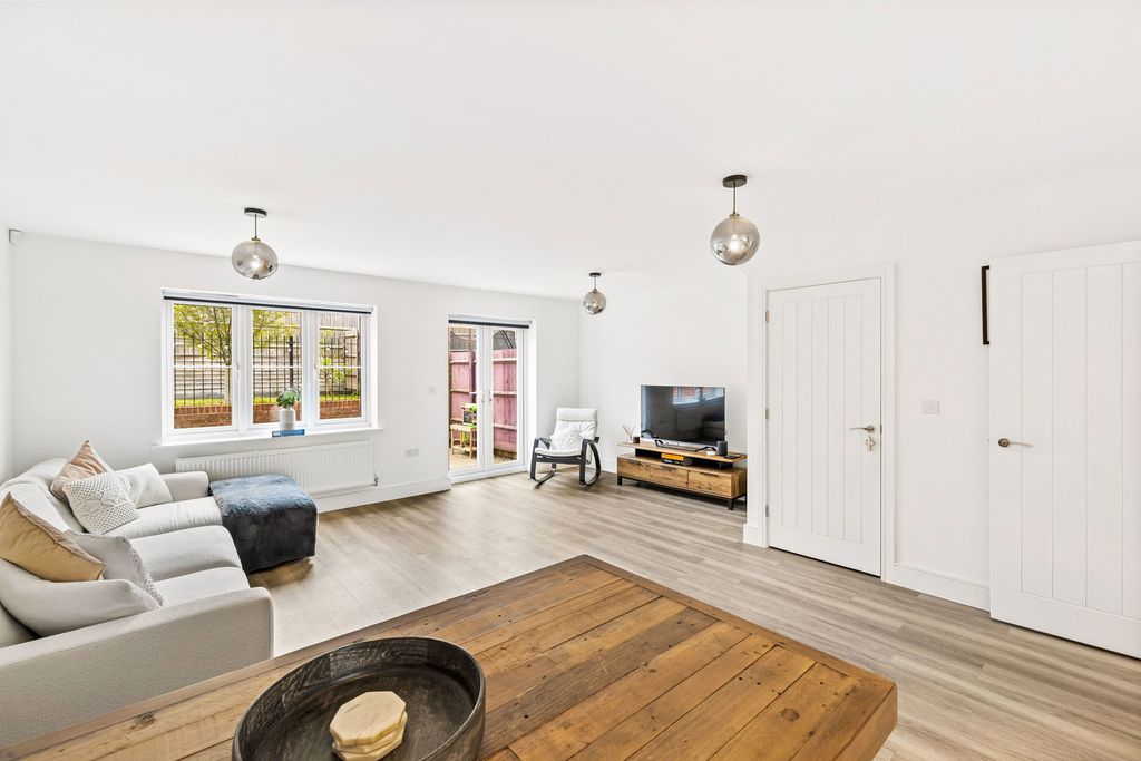 Property photo 3 of 19