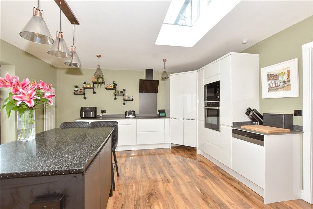 Property photo 2 of 22 Kitchen/Breakfast Room