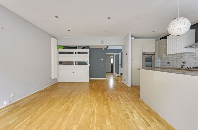 Property photo 1 of 17 Photo 5