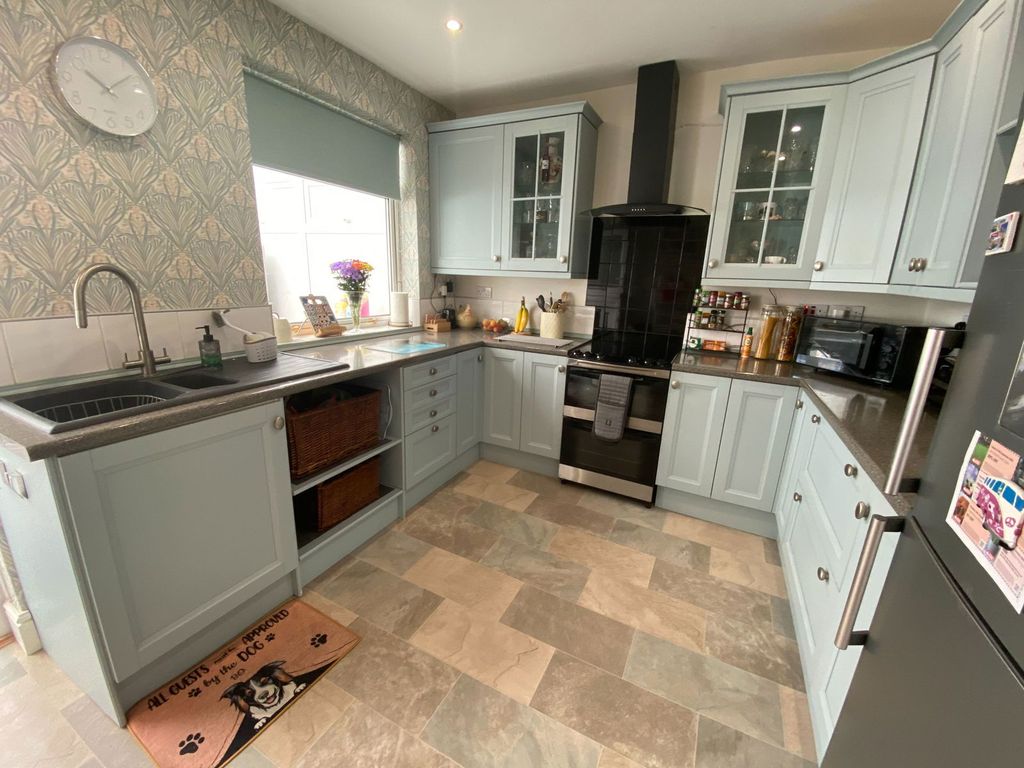 Property photo 3 of 21