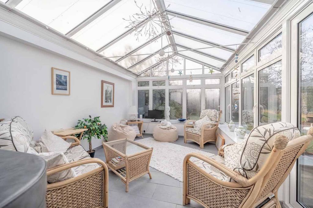 Property photo 3 of 25