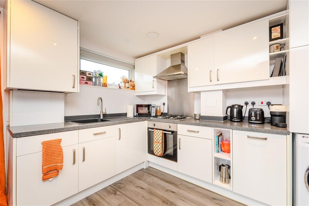 Property photo 3 of 11 Kitchen