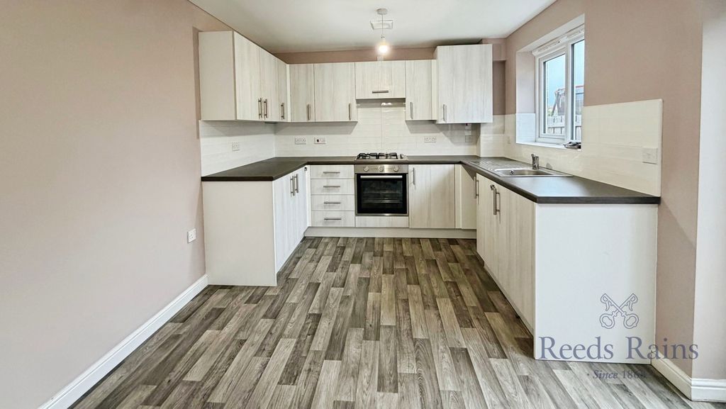 Property photo 3 of 13 Kitchen