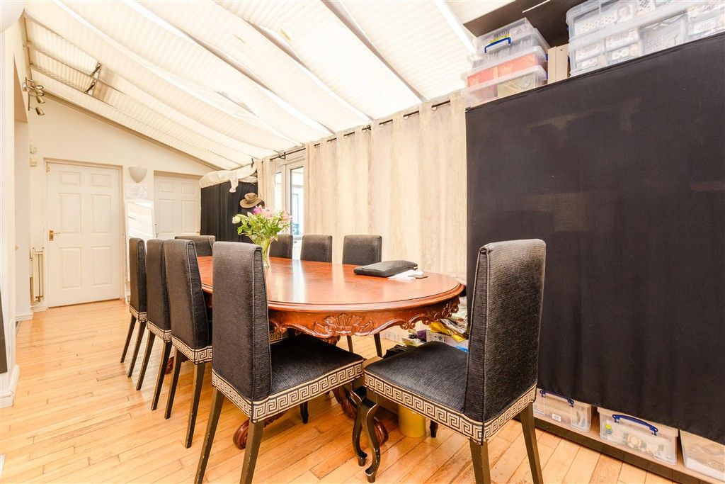 Property photo 1 of 10 Conservatory