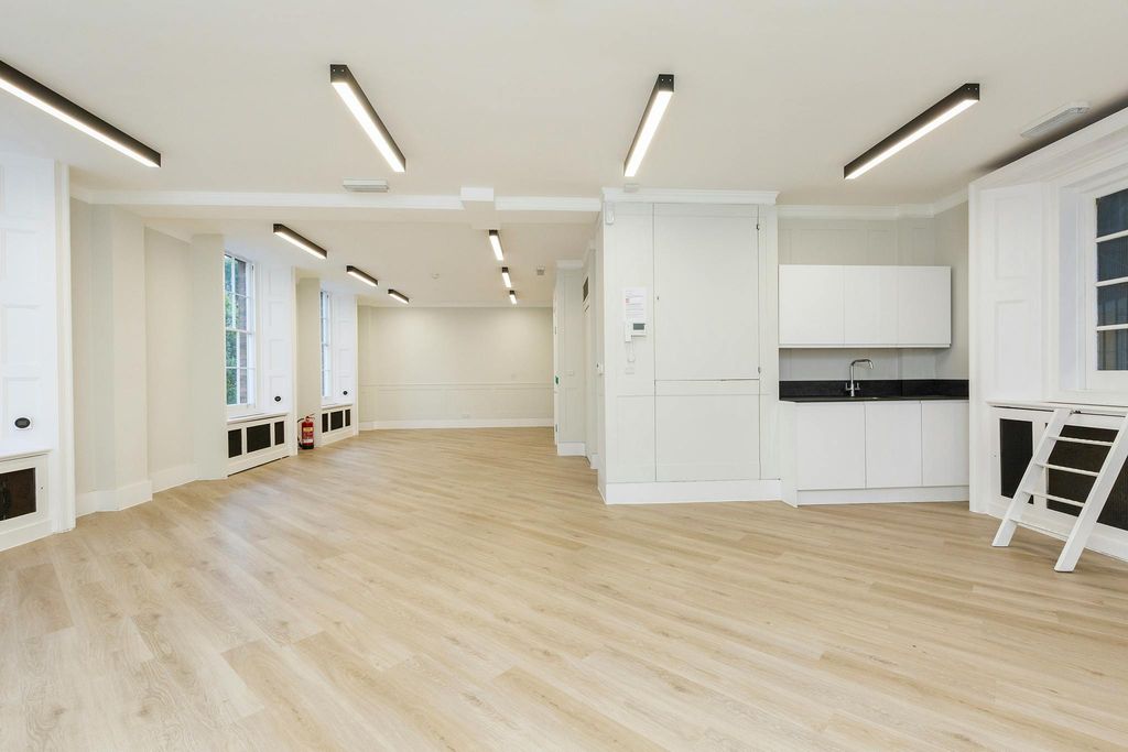 Property photo 3 of 12 8A Brushfield Street 04.Jpg