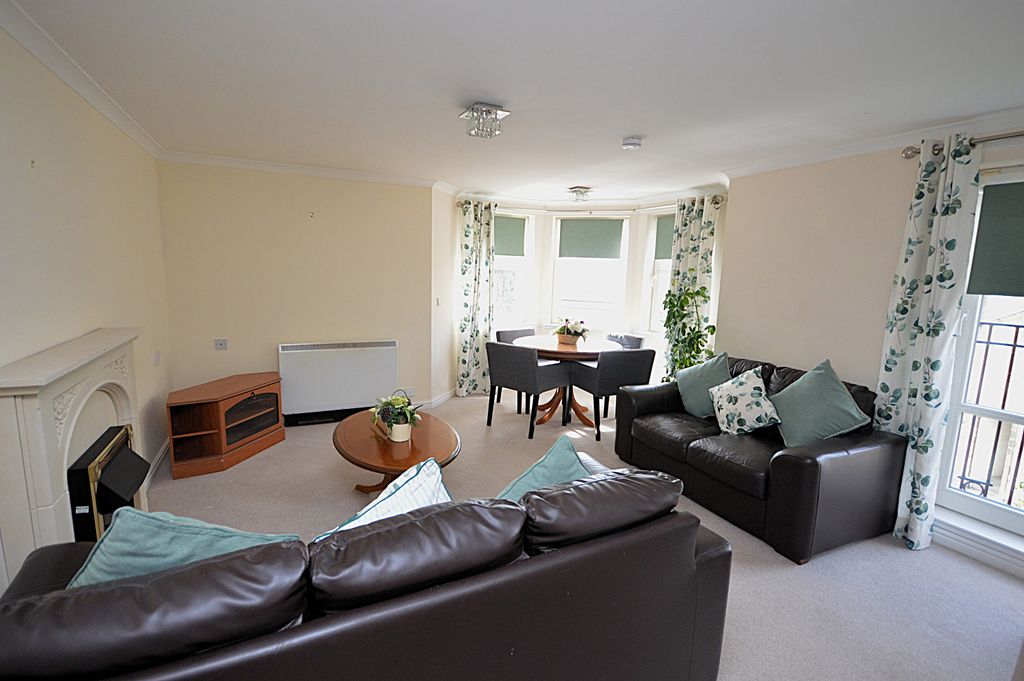 Property photo 2 of 27