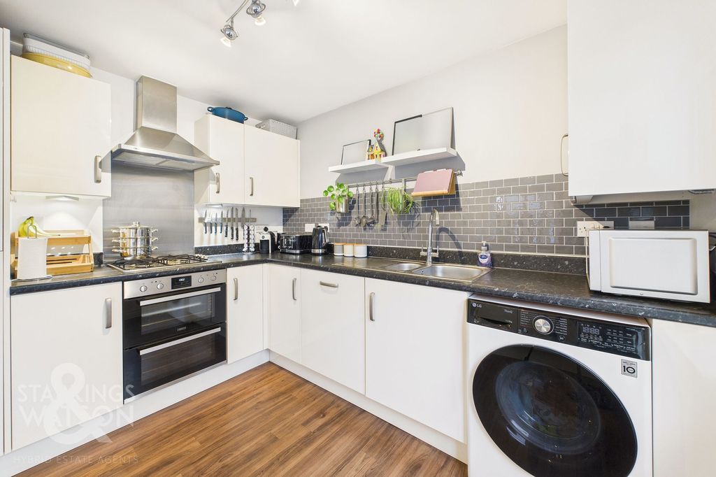 Property photo 3 of 24