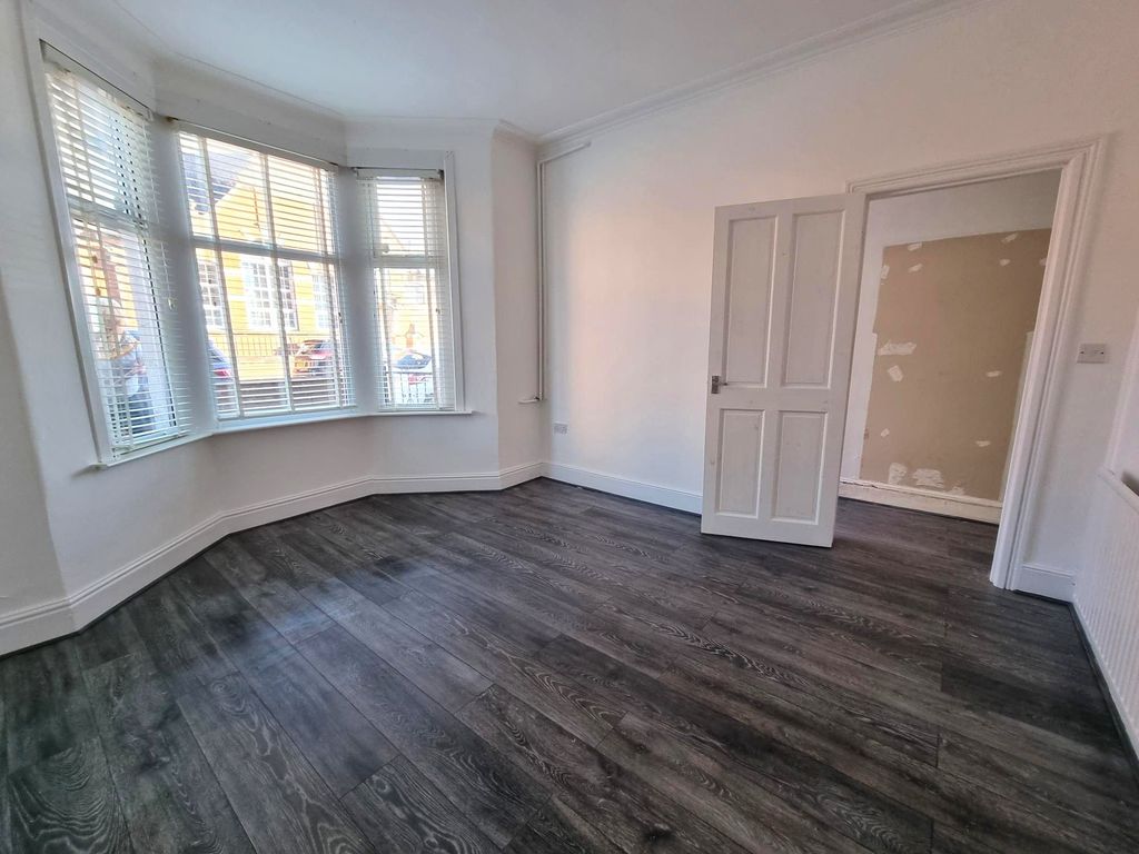 Property photo 2 of 10 Lounge