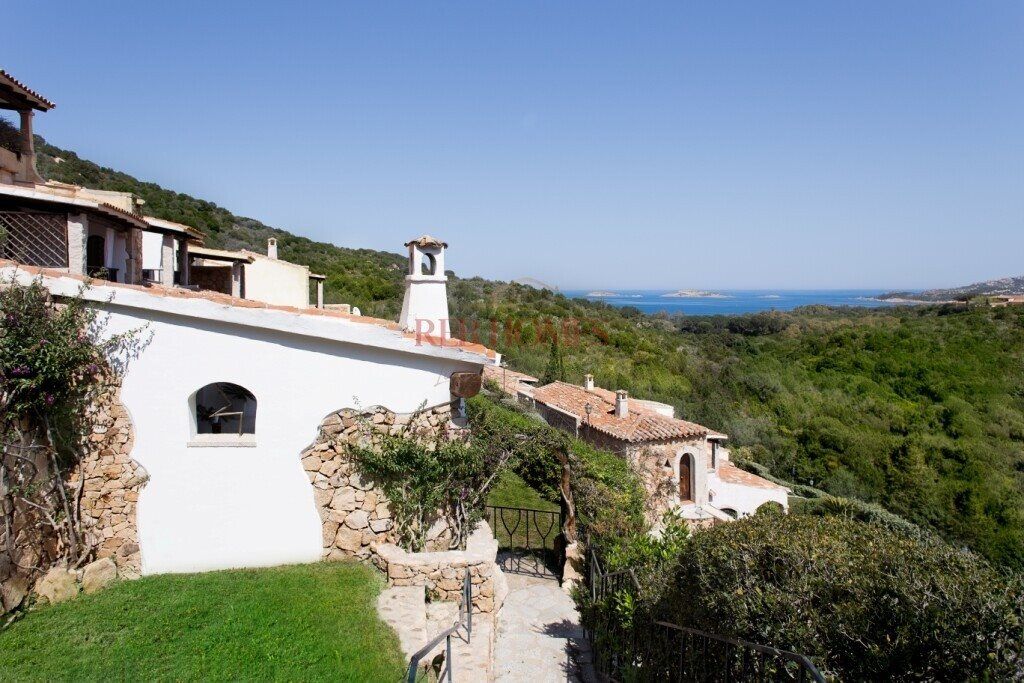Property photo 1 of 34 Prestigious Villa With Large Garden And Panoramic Views