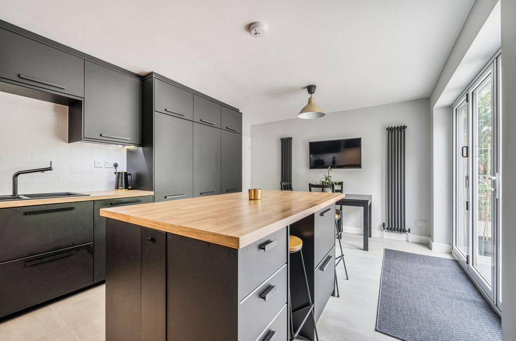 Property photo 2 of 24 2 - 1327332-13-687E4d...