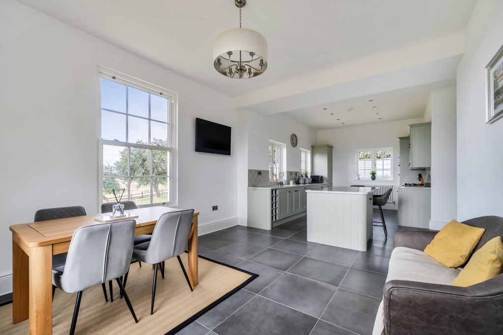 Property photo 3 of 22 1500837-9-6A6c880Cab30A