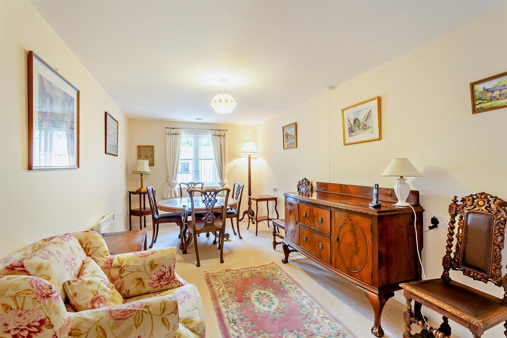 Property photo 3 of 24 8700752-Interior10-800.Jpg