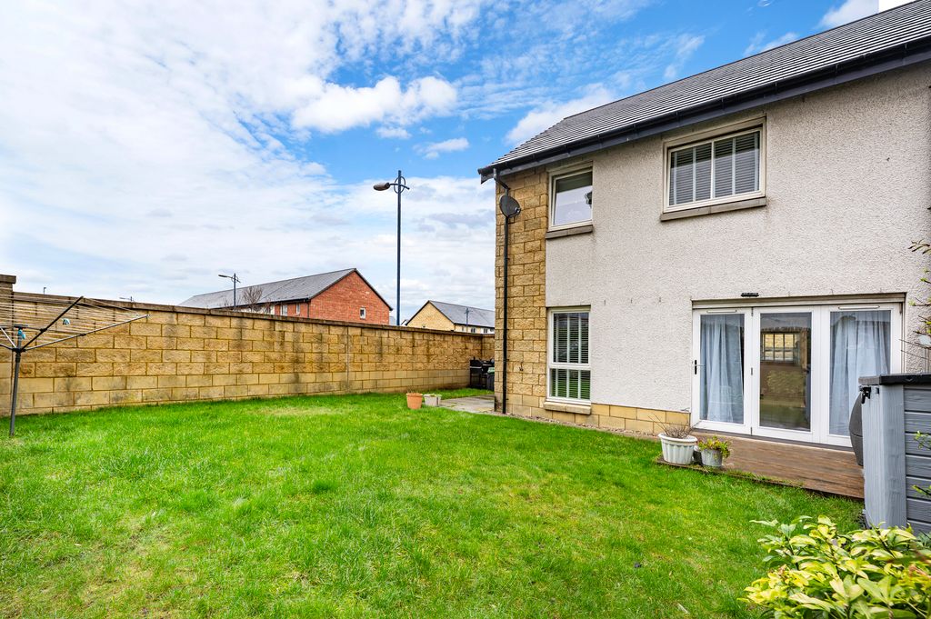 Property photo 2 of 39