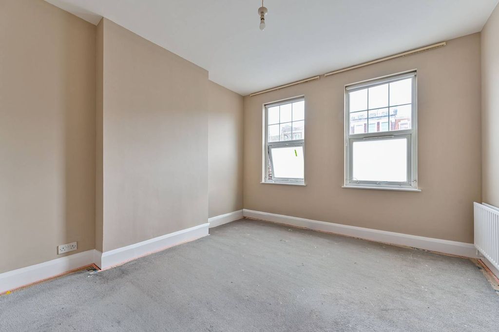 Property photo 2 of 8