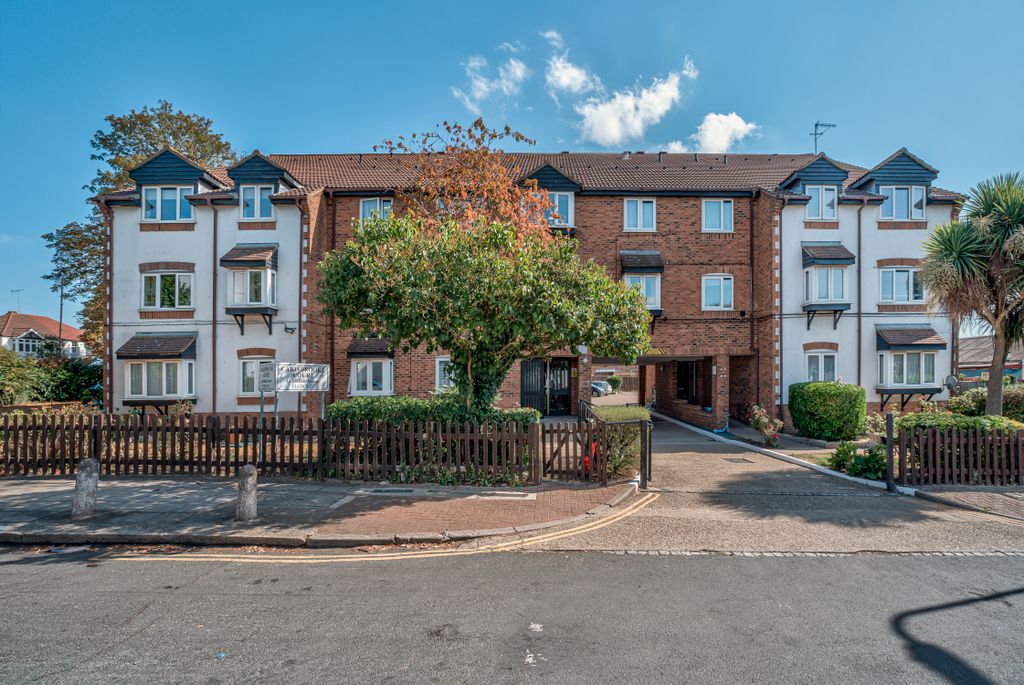 Property photo 1 of 7 Flat_17__Carisbrooke_Court-19