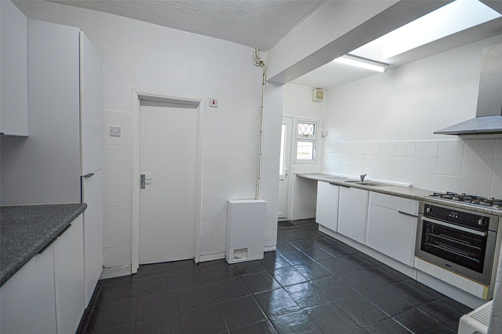 Property photo 2 of 9 Picture No. 15