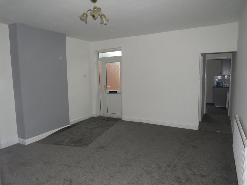 Property photo 2 of 7 Kitchen