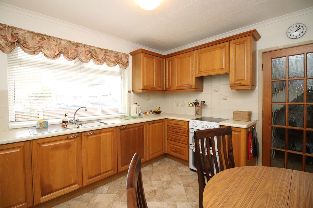 Property photo 3 of 27