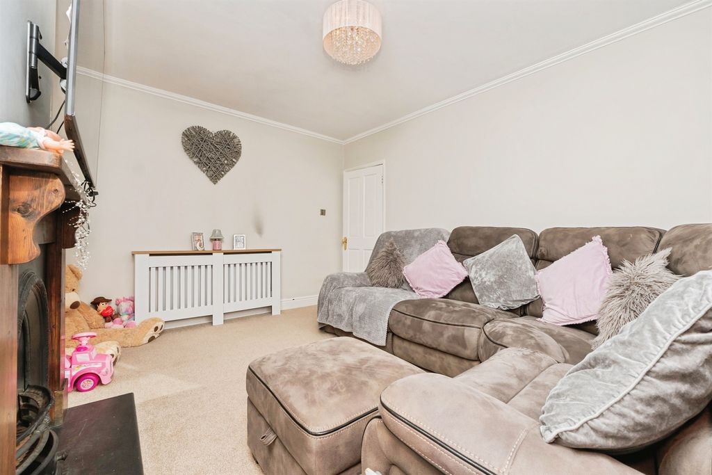 Property photo 3 of 16