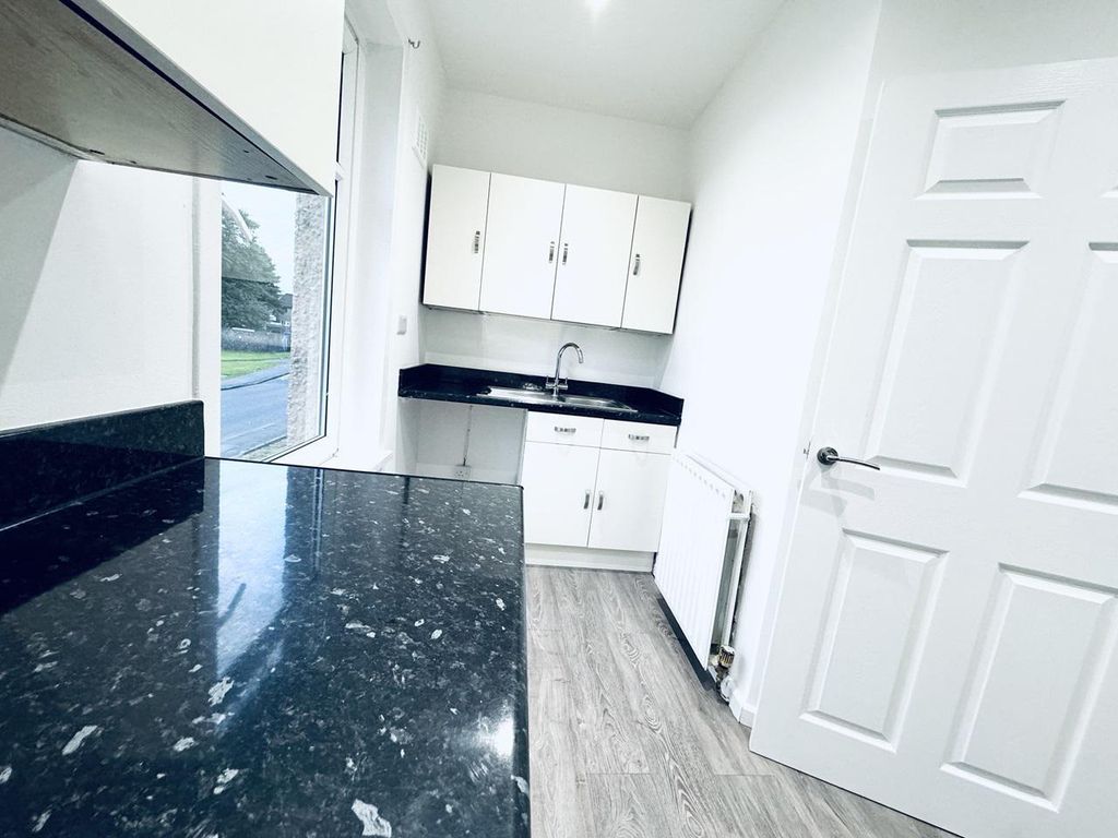 Property photo 3 of 14 Kitchen