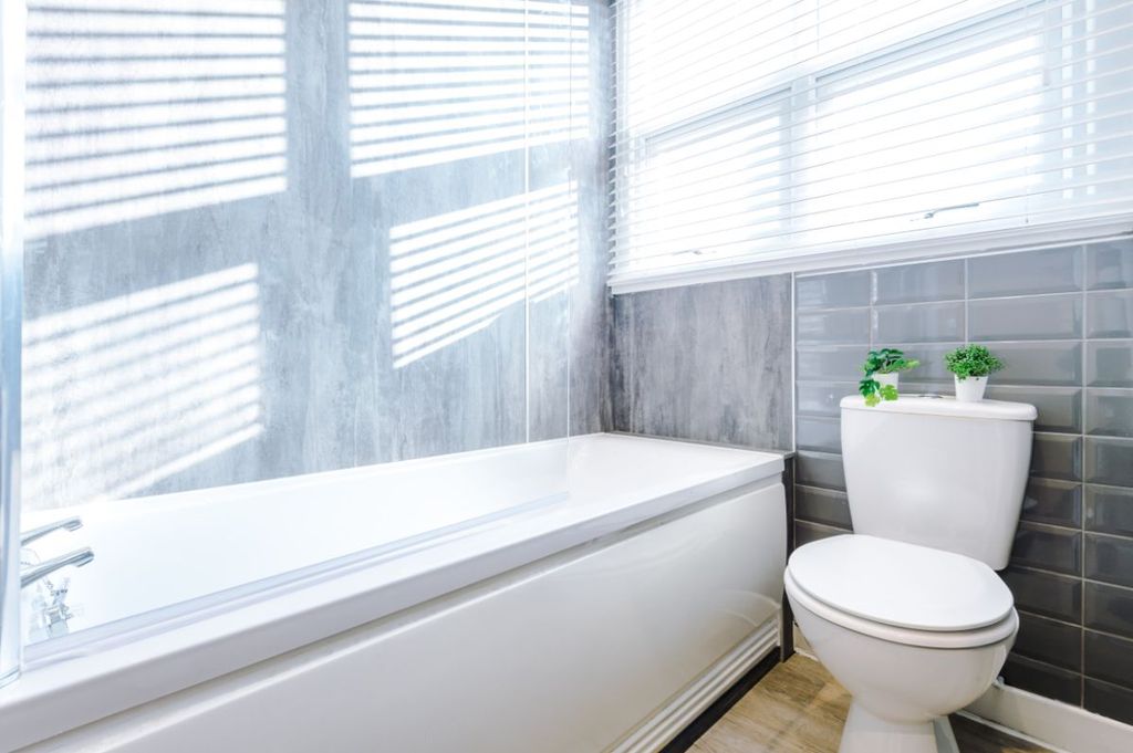 Property photo 2 of 15 29Sa - Bathroom