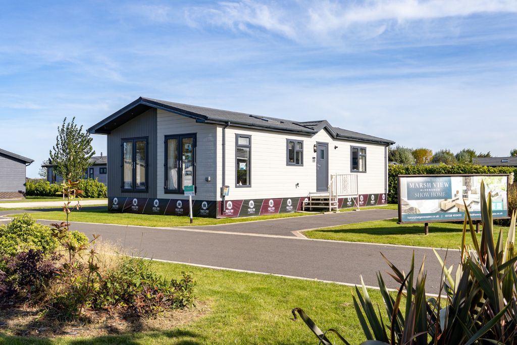 Property photo 1 of 33 4576240