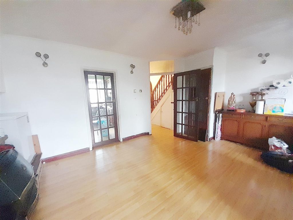 Property photo 2 of 15 4