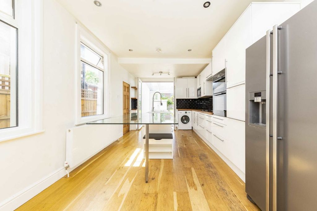 Property photo 3 of 11