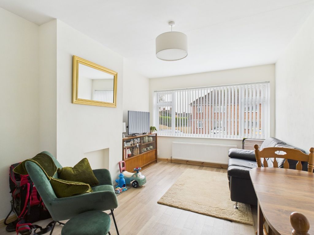 Property photo 2 of 12 5216133